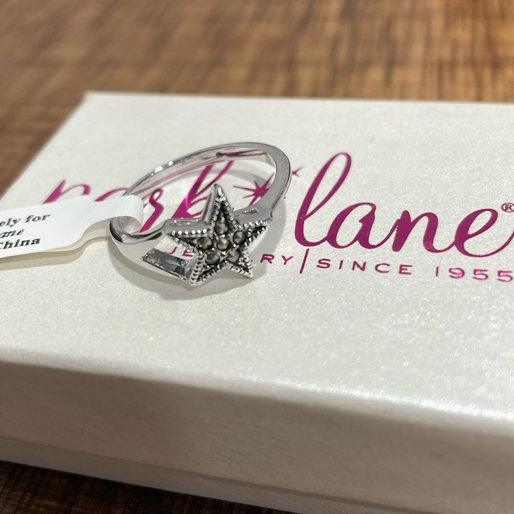 Park Lane “Rising Star” Ring Rhodium Silver Star Size 9 brand new in box